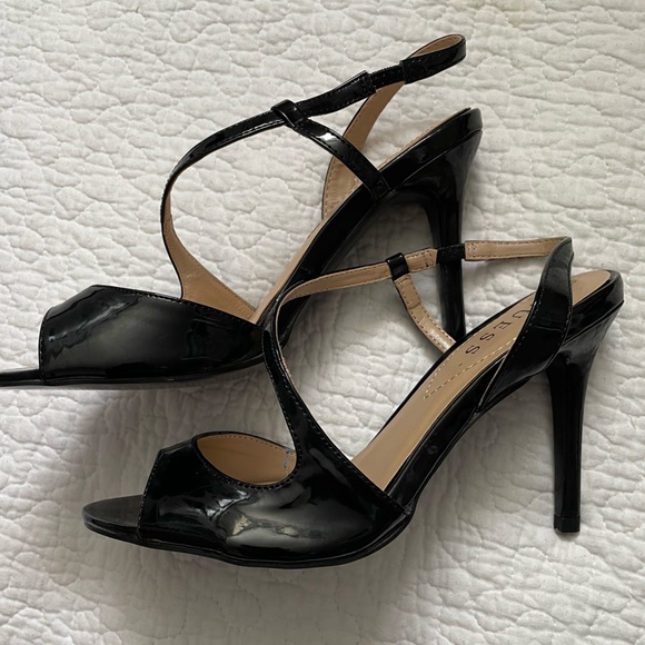 Guess size 8 - Picture 3 of 3